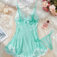 ensemble Robe lingerie au design en dentelle.