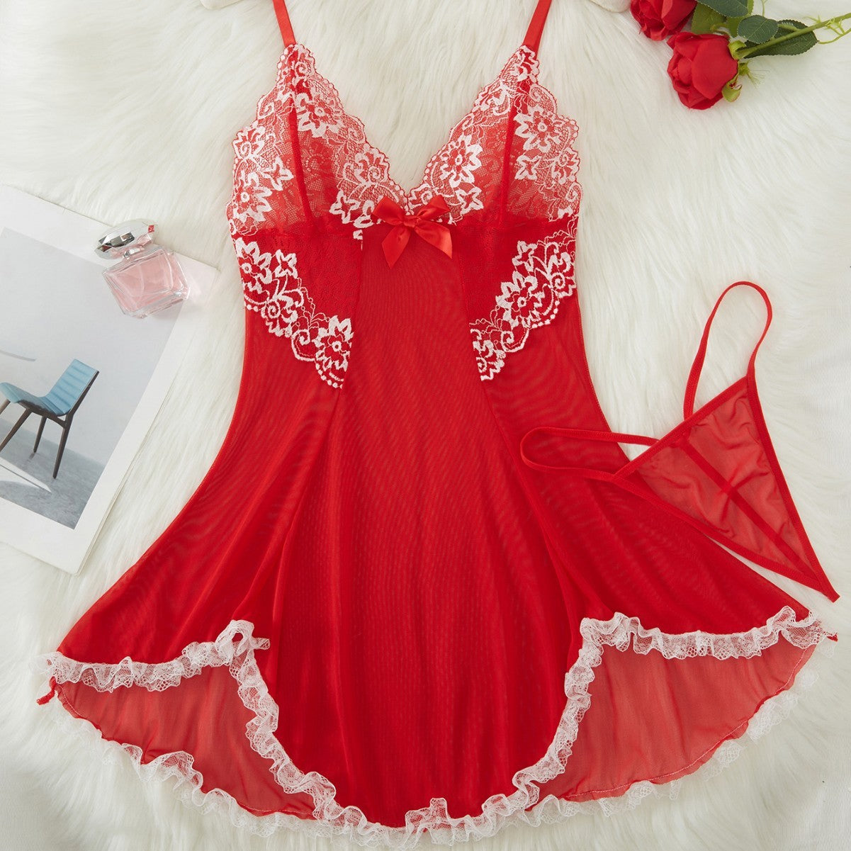 ensemble Robe lingerie au design en dentelle.