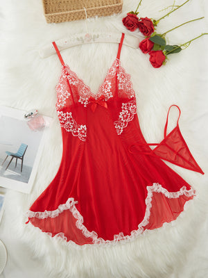 ensemble Robe lingerie au design en dentelle.