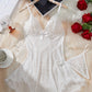 ensemble Robe lingerie au design en dentelle.